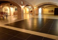 Sala congressi, pavimentazione in gres porcellanato, Hotel Taloro Gavoi